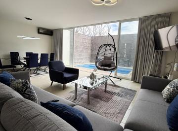 Casa · 178m² · 3 Recámaras · 3 Estacionamientos · Venta Casa en Residencial Magnolias en Rancho Santa Monica Al Surponiente de La Ciudad Ga
