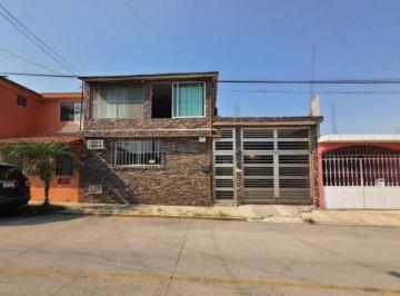 Casa de 3 habitaciones, Emiliano Zapata · Remodelada en Bugambilias 3 Recamaras, 2 Baños, Cochera Para 3 Autos.