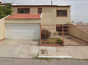 Casa de 3 habitaciones, Chihuahua · Hermosa Casa Amplia con Excelente Ubicacion Conectada a Vilidades Principales y Servicios Basicos