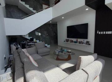 Casa de 3 habitaciones, Alvarado · Casa Amplia en Lomas de La Rioja Cerca de Plaza El Dorado