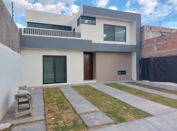 Casa de 3 habitaciones, Durango · Casa Nueva con Recamara en Planta Baja en Frcc Privado.