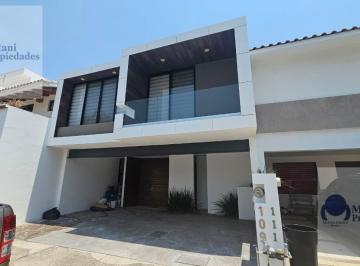 Casa en condominio · 253m² · 3 Recámaras · 2 Estacionamientos · Casa en Condominio - El Mayorazgo