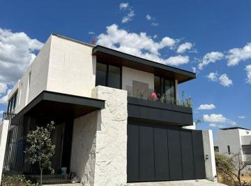 Casa en condominio de 3 habitaciones, León · Molino Condiminio Xiv Casa Venta 451 m² Terr. 431 m² Const. 3 Rec. con Vest y Baño c/u Jardin Amplio