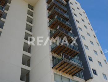 Departamento · 122m² · 3 Recámaras · 2 Estacionamientos · Departamento en Venta en El Refugio - (4)