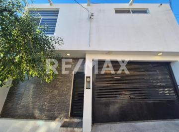 Casa · 205m² · 3 Recámaras · 1 Estacionamiento · Venta de Casa de 2 Niveles en Tijuana - (4)