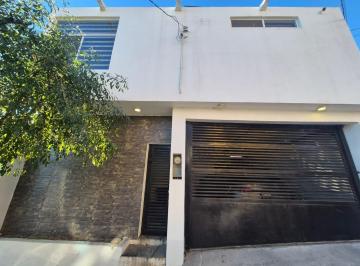 Casa · 205m² · 3 Recámaras · 1 Estacionamiento · Venta de Casa de 2 Niveles en Tijuana - (4)