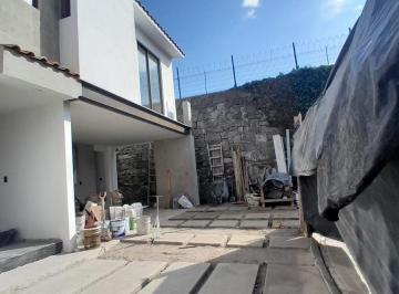 Casa · 300m² · 2 Recámaras · 4 Estacionamientos · Casa Venta Residencial Condado del Valle, Toluca