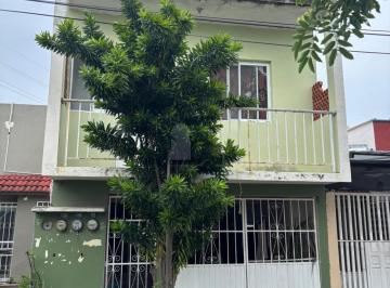 Casa · 122m² · 4 Recámaras · 1 Estacionamiento · Casa en Venta Privada Malibran con Excelente Ubicación