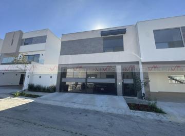 Casa · 254m² · 3 Recámaras · 2 Estacionamientos · Casa en Venta en Santiago