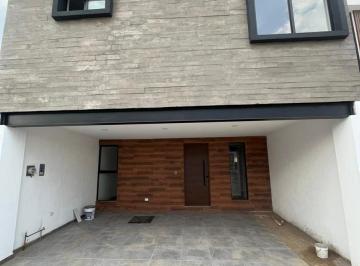 Casa · 178m² · 3 Recámaras · 2 Estacionamientos · Casa en Venta Ubicada en Fracc Parque Real Cuautlancingo