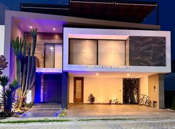 Casa · 558m² · 5 Recámaras · Casa en Venta en Lomas de Angelopolis III, Cascatta Puebla 5 Recamaras