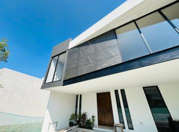 Casa · 370m² · 4 Recámaras · 2 Estacionamientos · Casa en Venta en Lomas de Angelopolis II, San Andres Cholula Puebla.