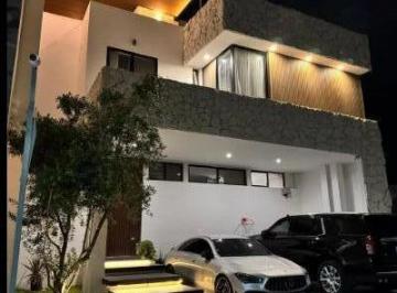 Casa · 435m² · 4 Recámaras · 2 Estacionamientos · Casa en Condominio Loretta