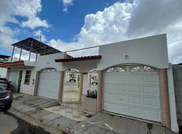 Casa · 3 Recámaras · 2 Estacionamientos · Renta en Villas del Rio