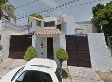 Casa de 4 habitaciones, Irapuato · Preciosa Casa en Villas de Irapuato de 619 m² en Venta!