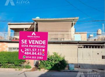 Casa · 295m² · 5 Recámaras · 1 Estacionamiento · Casa en Cerro de La Cruz