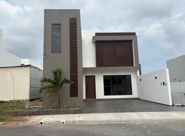 Casa · 170m² · 3 Recámaras · 2 Estacionamientos · Casa - Fraccionamiento Lomas de La Rioja
