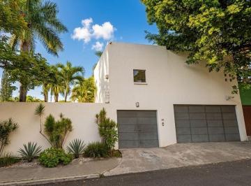 Casa de 5 habitaciones, Cuernavaca · Excelente Propiedad Para El Descansoen La Ciudad de La Eterna Primavera.