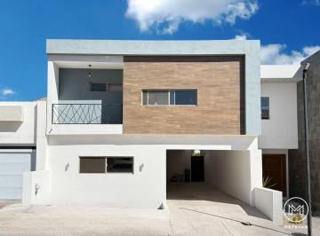 Casa de 4 habitaciones, Chihuahua · Casa en Venta en Valdivia con Recamara en Planta Baja, Zona Valle Escondido