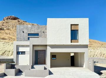Casa de 3 habitaciones, Chihuahua · Casa en Venta en Asturias Frente a Parque con Rec Planta Baja, Zona Cantera