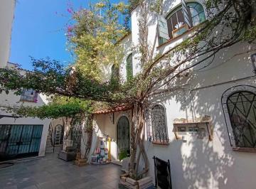 Casa · 240m² · 4 Recámaras · 2 Estacionamientos · Casa en Venta en Condesa