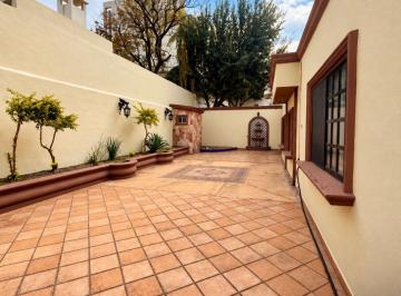Casa de 4 habitaciones, San Pedro Garza García · Propiedad con Fácil Acceso, a Unos Pasos de Plaza Fiesta San Agustín, Fashion Drive y Metropolitan C