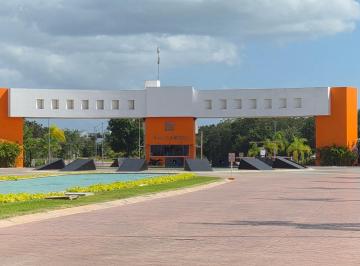 Casa · 327m² · 4 Recámaras · 2 Estacionamientos · Casa 4 Habitaciones en Venta en Residencial Vía Cumbres Cancún Quintana Roo