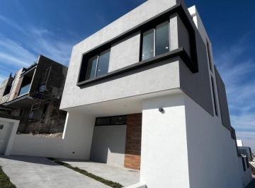 Casa en condominio de 3 habitaciones, El Marqués · ¡Casa de Tus Sueños con Roof Garden y Sky Bar en Capital Sur, Querétaro!