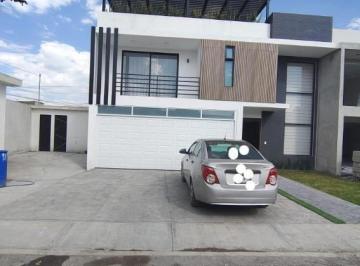 Casa · 360m² · 3 Recámaras · 4 Estacionamientos · Casa en Venta Residencial Diamante, Metepec, Edo. Mex.
