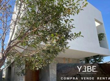 Casa de 3 habitaciones, Zapopan · Casa en Venta Parques Vallarta
