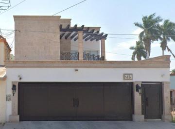 Casa de 4 habitaciones, Cajeme · Preciosa Casa en Zona Privilegiada en Ciudad Obregón Sonora