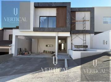 Casa · 332m² · 4 Recámaras · 4 Estacionamientos · Casa en Mision del Bosque