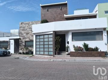 Casa · 140m² · 3 Recámaras · 2 Estacionamientos · Casa en Venta Residencial San Mateo Corregidora Qro.