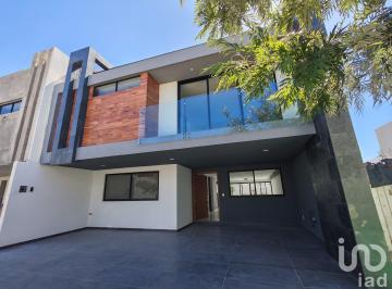Casa · 355m² · 5 Recámaras · 3 Estacionamientos · Venta Residencia Parque Colima, El Lujo en Tus Msnos, Lomas de Angelópolis III
