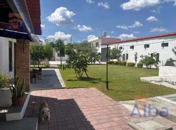 Quinta · 1096m² · 2 Recámaras · Casa de Campo en Venta en Valladolid