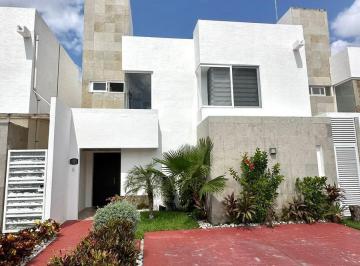 Casa · 4 Recámaras · 2 Estacionamientos · Casa Izamal Poligono Sur