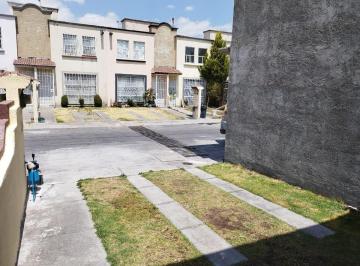 Casa de 3 habitaciones, Toluca · Casa en Venta en Santín, Toluca – Excelente Ubicación y Entorno Tranquilo.
