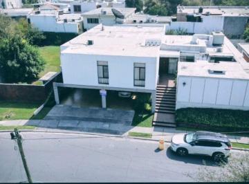 Casa de 4 habitaciones, Monterrey · Casa en Venta en Mitras Sur, Monterrey, Nuevo León.