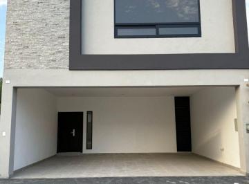 Casa de 3 habitaciones, Santiago · Casa en Venta en Carretera Nacional