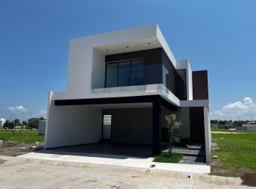 Casa · 211m² · 4 Recámaras · 2 Estacionamientos · Casa - Residencial Lomas Residencial
