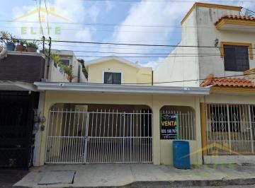 Casa · 136m² · 2 Recámaras · 1 Estacionamiento · Casa en Venta Col. Revolucion Verde