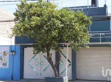 Casa · 300m² · 6 Recámaras · 2 Estacionamientos · Venta de Casa en Jardines de Cerro Gordo, Ecatepec de Morelos.