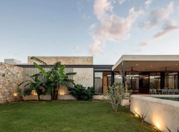 1 · Casa de Una Planta con Gran Terreno en Venta en Gertrudis Copo Merida Yucatan