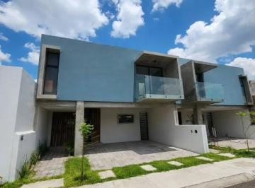 Casa · 173m² · 3 Recámaras · 2 Estacionamientos · Venta de Casa en Fraccionamiento Lomas del Mediterráneo con Alberca