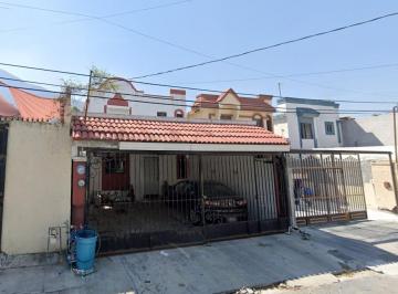 Casa de 3 habitaciones, Guadalupe · Hermosa Casa en Marco Antonio de 100 m² en Venta!