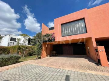Casa · 233m² · 3 Recámaras · 2 Estacionamientos · Casa Premium en Esquina con Vista Abierta del Cedro Residencial - Zona Zerezotla