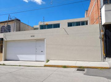 Casa · 210m² · 4 Recámaras · 3 Estacionamientos · Casa en Venta en Col. Patrimonio (Uso Comercial), Zona Ciudad Universitaria, Puebla