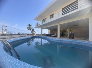 Casa · 1500m² · 9 Recámaras · 5 Estacionamientos · Casa en Fraccionamiento Las Playas
