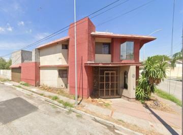 Casa de 4 habitaciones, Torreón · Preciosa Residencia en Venta de 365 M²!