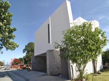 Casa · 290m² · 3 Recámaras · 2 Estacionamientos · Casa en Venta en Amorada, Carretera Nacional - Monterrey, N. L.